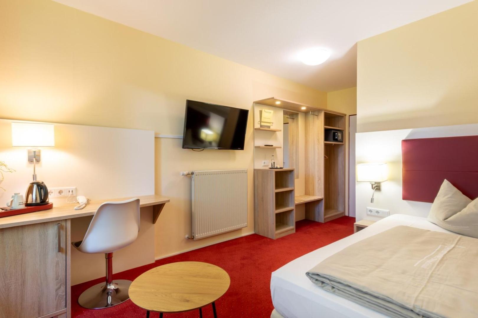 Hotel Montana Diemelstadt ภายนอก รูปภาพ