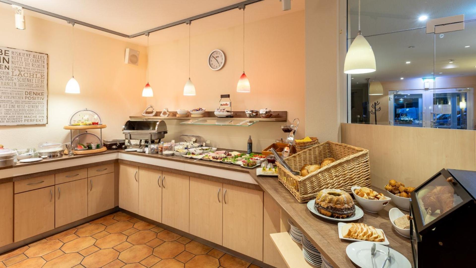 Hotel Montana Diemelstadt ภายนอก รูปภาพ